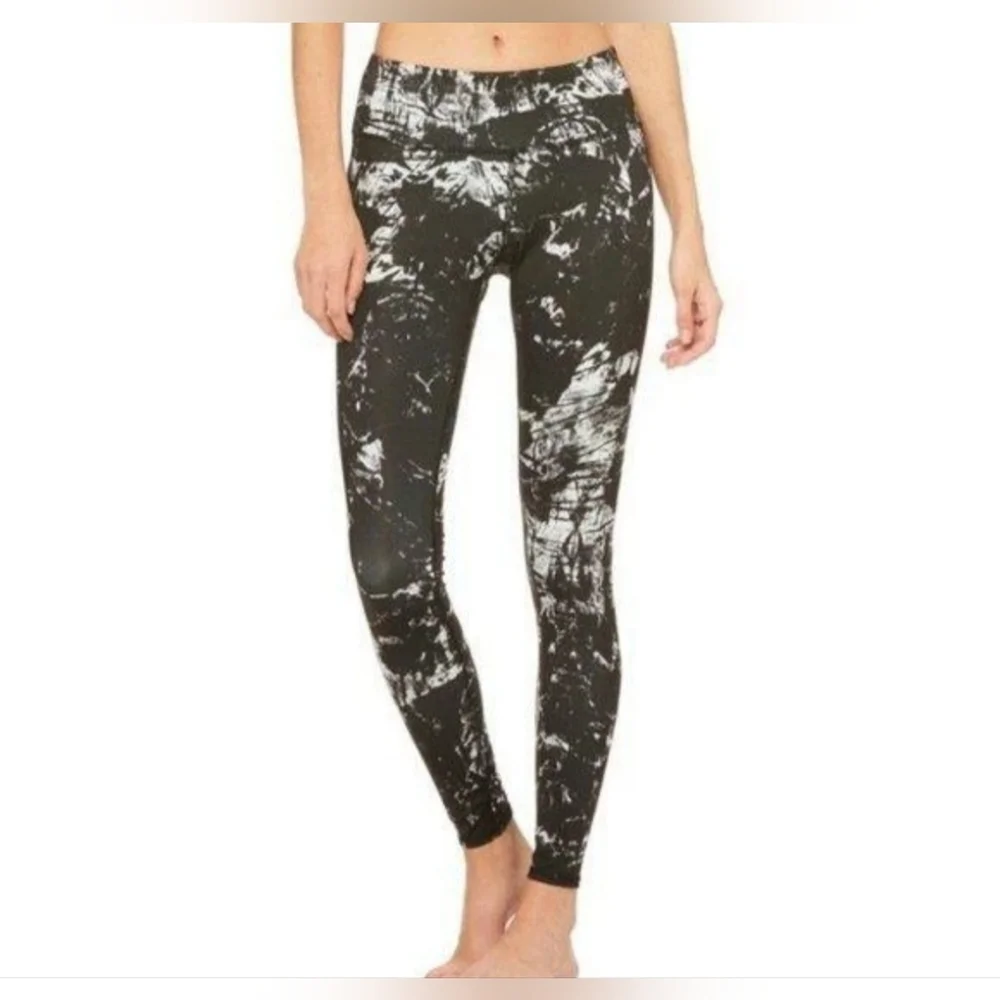 ALO Yoga Airbrush Leggings In Black Magma Womens Size Medium!